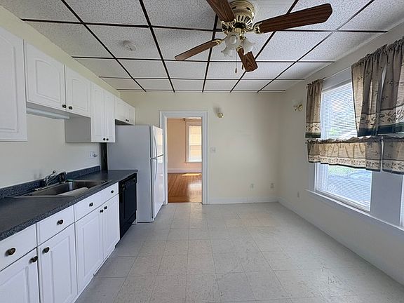 3rd image of 92 Granville Ave APT 2
