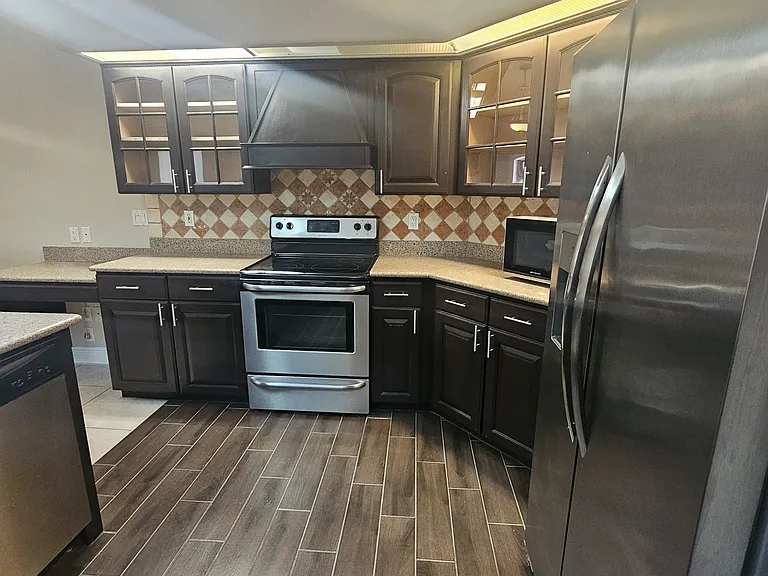 244 SE 20th Ct — Photo 8