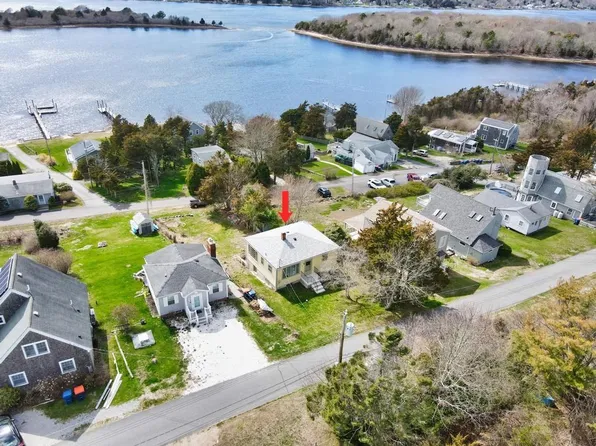127-127D Pettey Ln, Westport, MA 02790