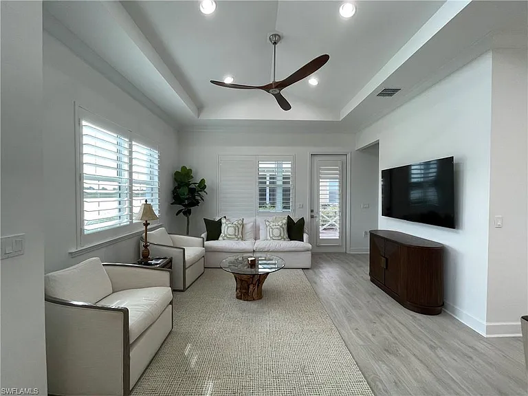 6984 Saona Ct — Photo 8