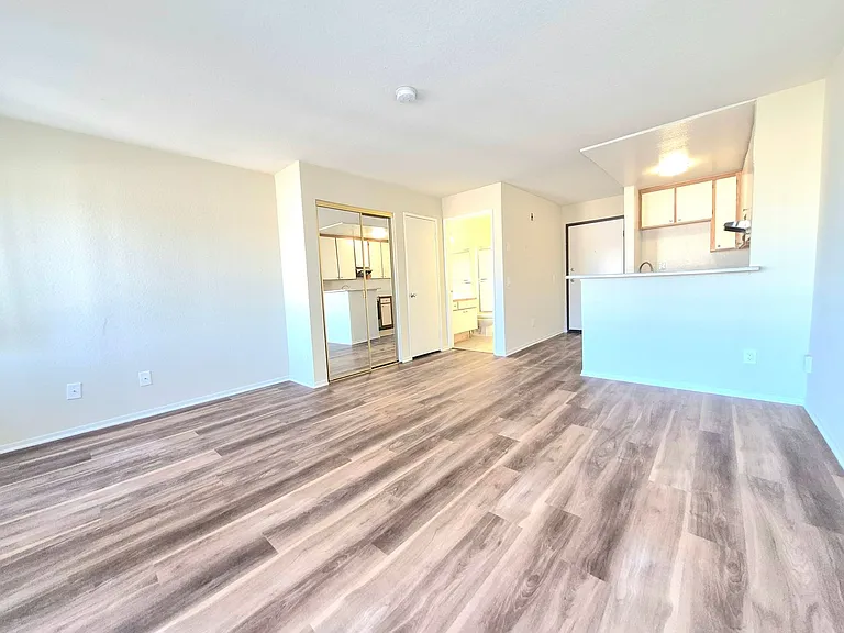 Lassen Apartments — Photo 12