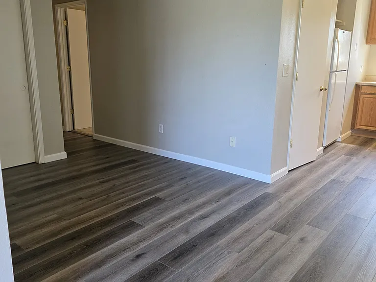 423 S Peach St #2 — Photo 3