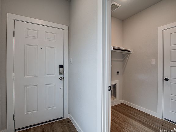 3rd image of 1423 Prynne Street