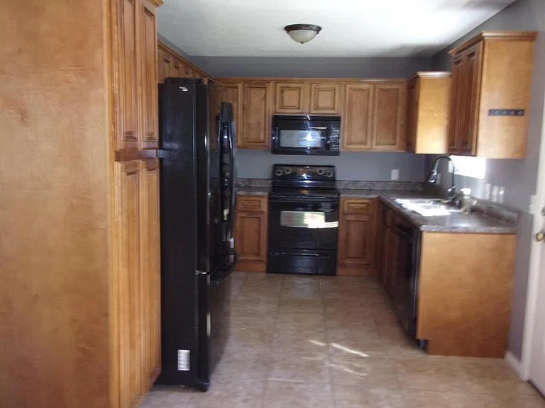 872 W Linwood Ave — Photo 2