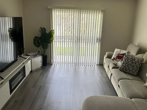 11301 SW 200th St APT 104-A, Miami, FL 33157