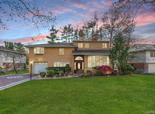 38 Lake Drive, Manhasset Hills, NY 11040