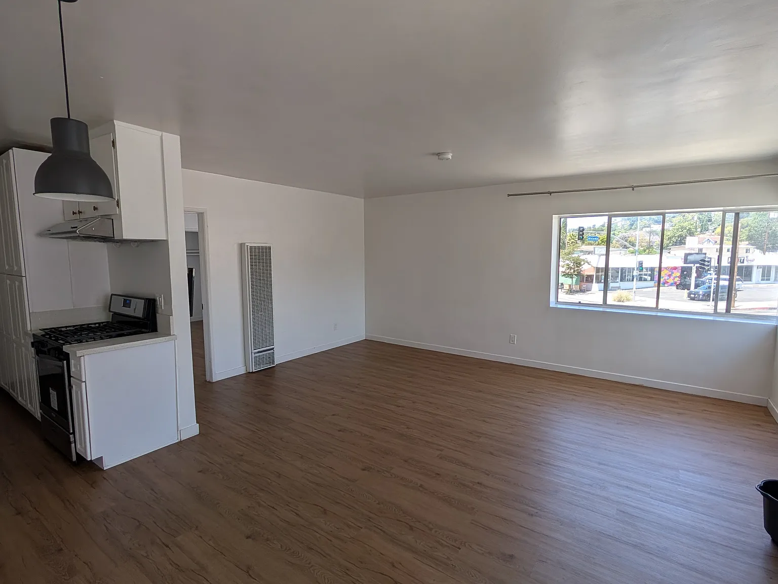 1 bed, 700 sqft, $2,100 — Photo 2