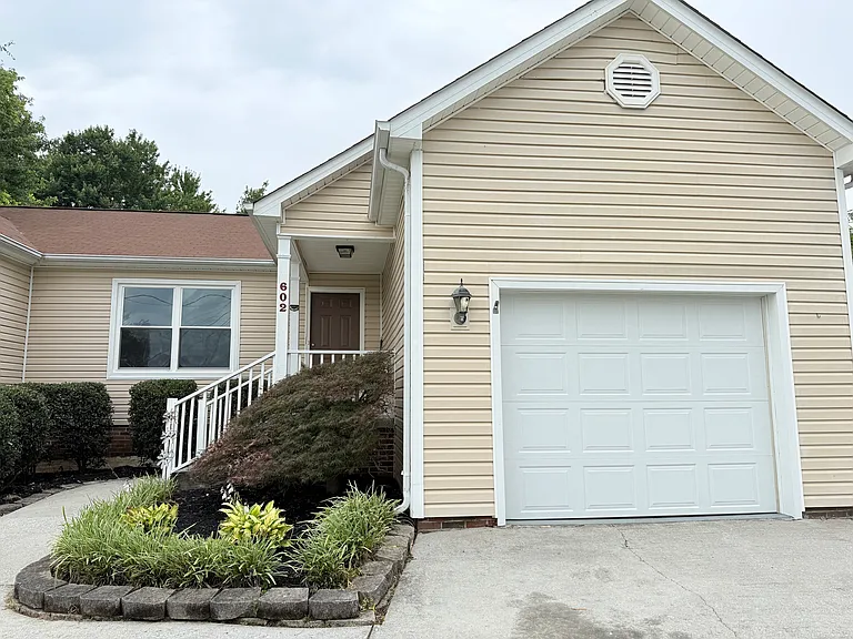 602 Blackburn Dr — Photo 2