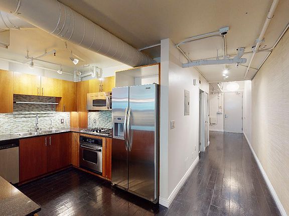 3rd image of 1130 S Flower St APT 107