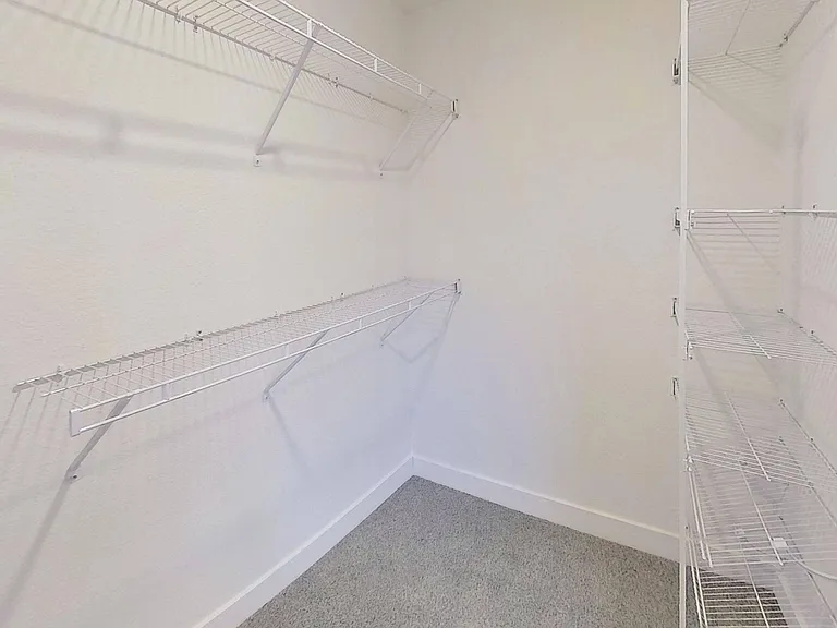 Signature Pointe Apartment Homes — Photo 38