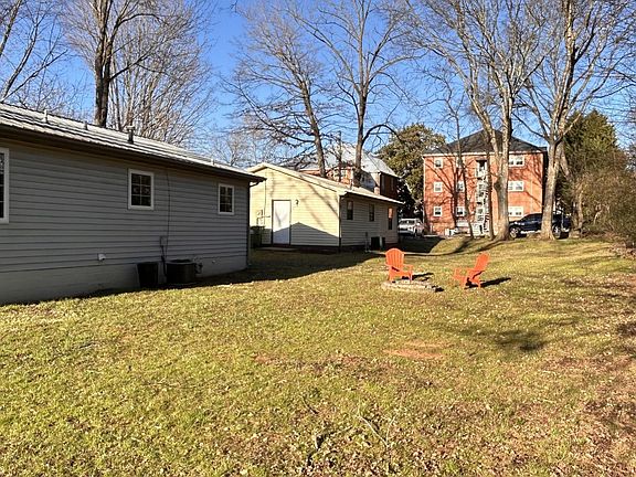 5th image of 216 Stanley Ave