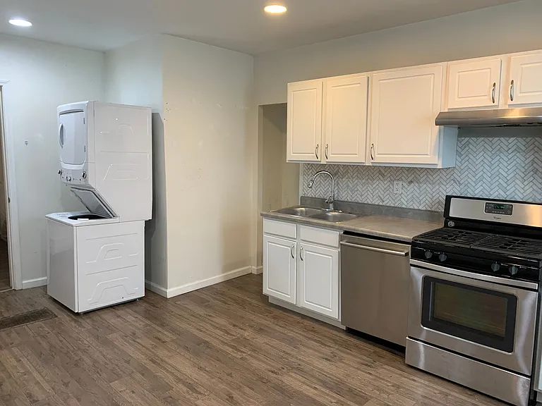412 East 2nd Street — Photo 5