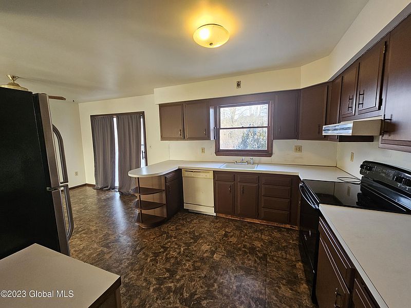4th image of 1399 Kania Road