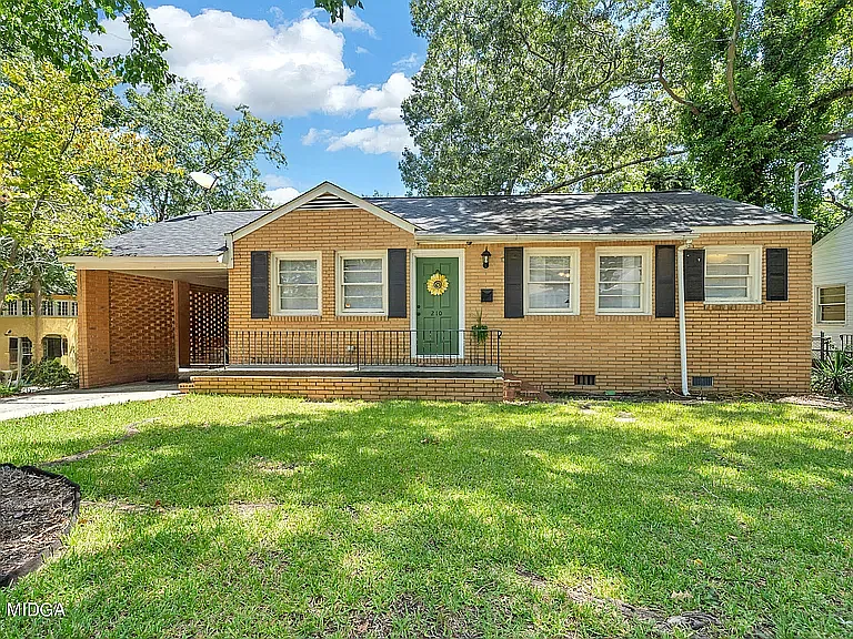 210 Oak Haven Ave — Photo 1