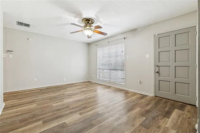 3 bed, 1.5 bath, 1183 sqft, $1,700 — Photo 4