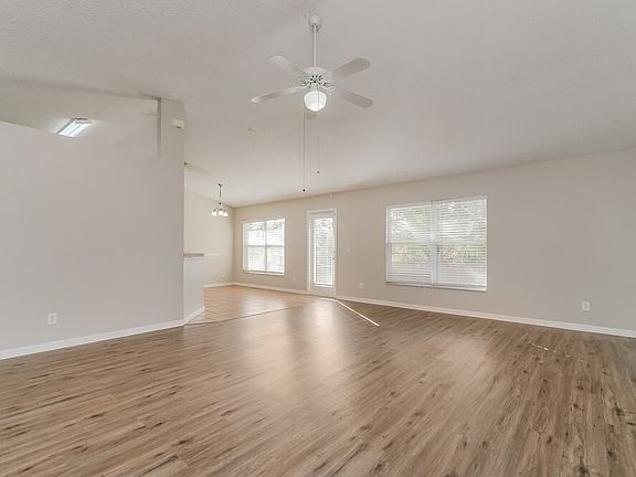 4th image of 214 Pleasant Hill Dr