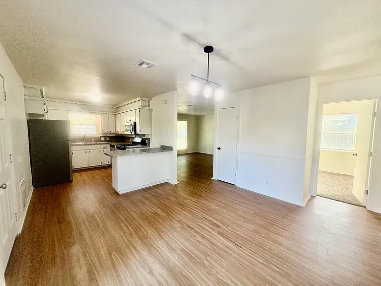 1321 W Pittsburg St — Photo 7