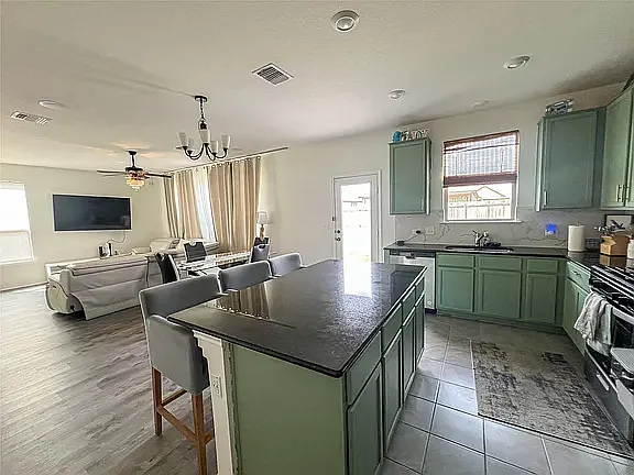 3 bed, 2.5 bath, 2222 sqft, $2,000 — Photo 4