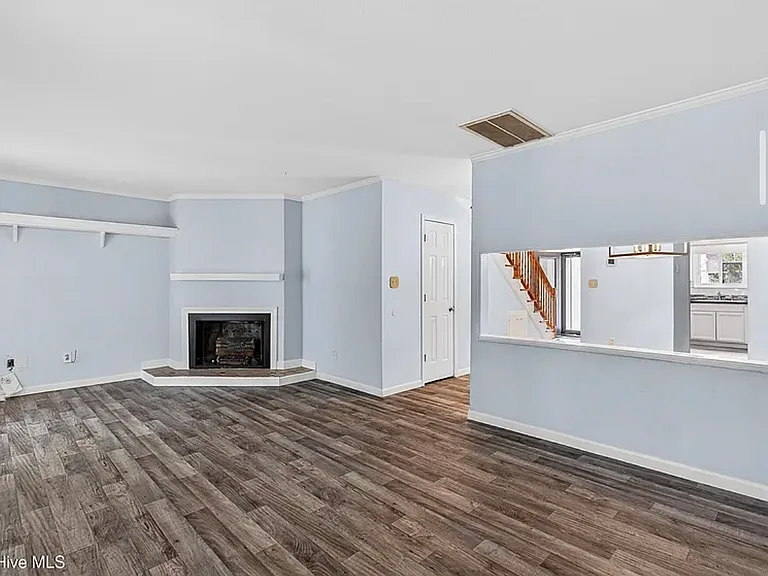 97 Quarterdeck Townes — Photo 6