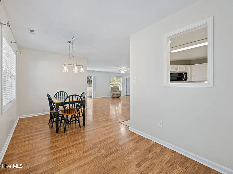 404 Jasmine N — Photo 18