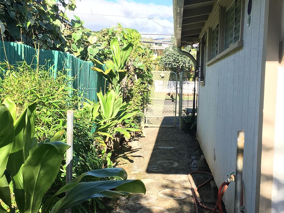 entrance to unit, view facing Wilder Avenue