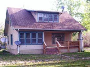 422 R St, Beaver City, NE 68926