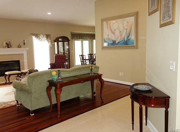 3rd image of 5022 Lake Vista Dr
