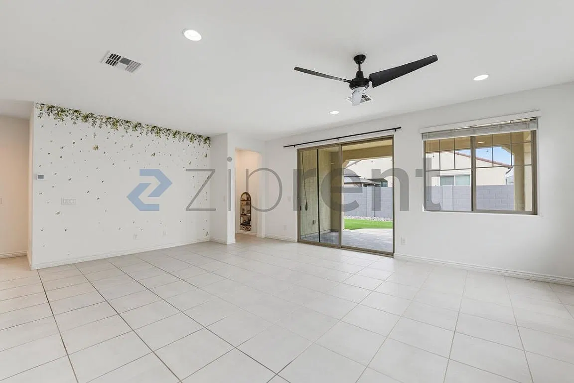 4 bed, 2200 sqft, $2,600 — Photo 1