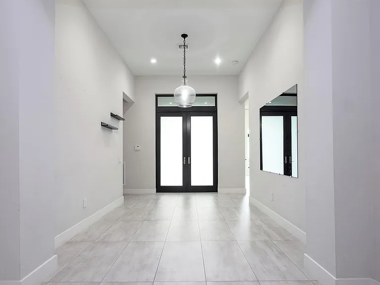 5663 Brookfield Cir W — Photo 10