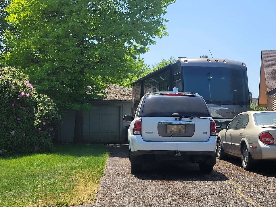 2nd image of 122 Lynnbrook Dr