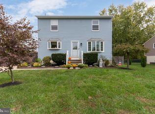 8 Lynne Dr, Sicklerville, NJ 08081