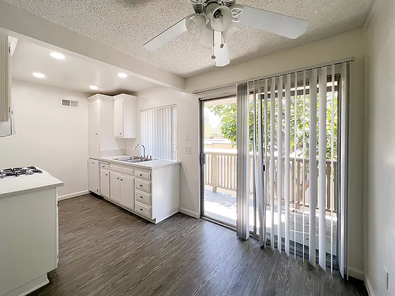 Casa Verde at Canyon Crest Apartments — Photo 12