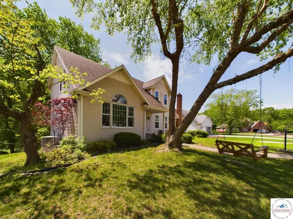 530 Edgewood Dr, Warrensburg, MO 64093