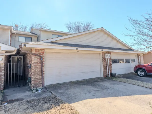 922 Shady Creek Ln, Bedford, TX 76021