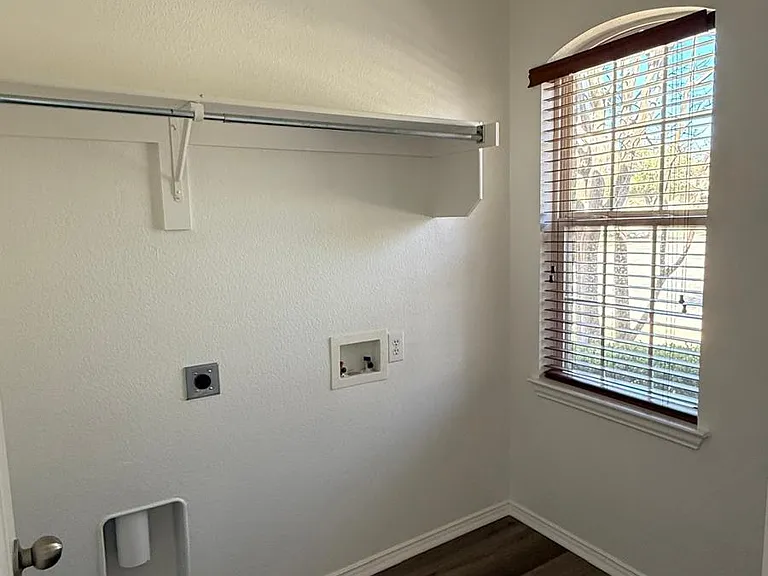 300 Bentson Dr — Photo 12