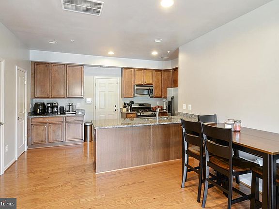 5th image of 8019 Crescent Park Dr