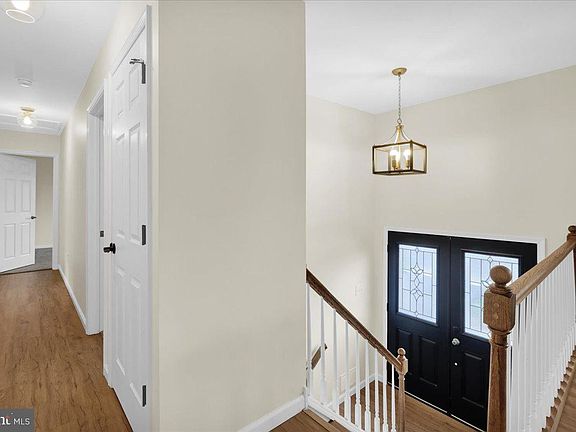 2nd image of 2 Courtleigh Pl