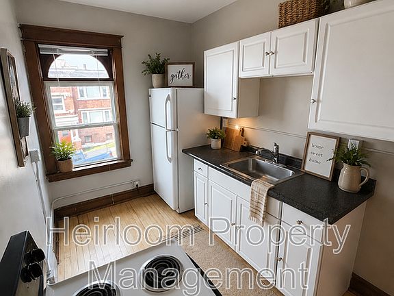 3rd image of 214-216 N 2nd Ave E #216-2
