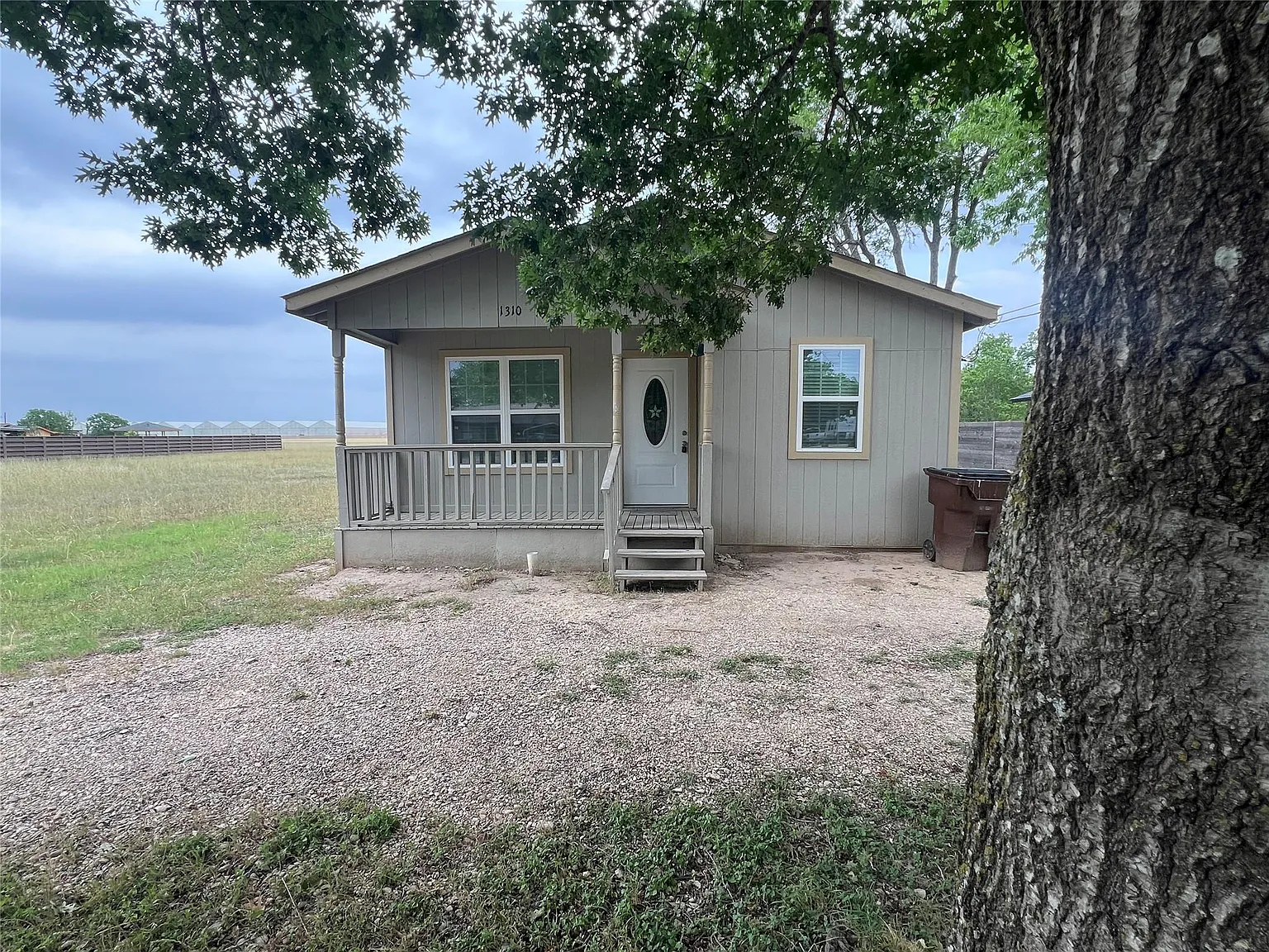3 bed, 2.0 bath, 1040 sqft, $1,650 — Photo 2