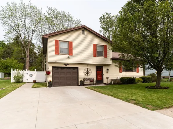 11 Gateway Dr, Batavia, NY 14020
