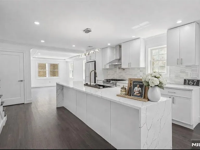 165 Kipp Ave — Photo 4