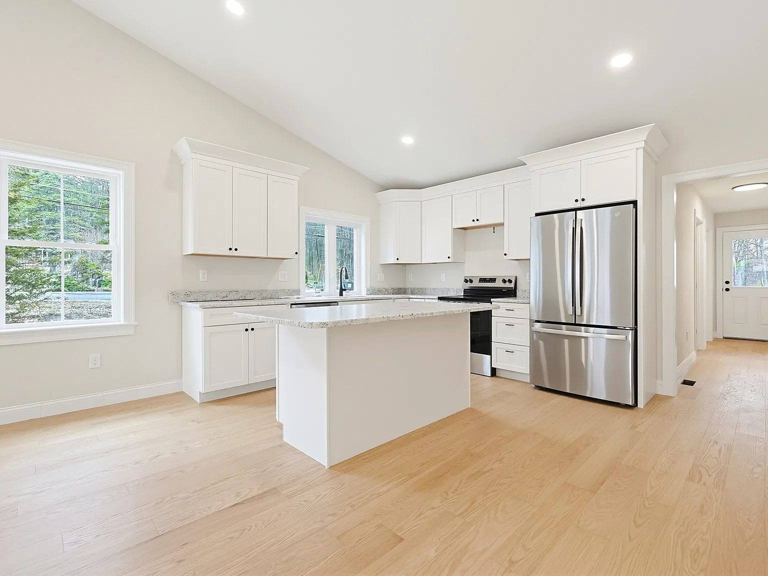 2 bed, 1200 sqft, $3,000 — Photo 2