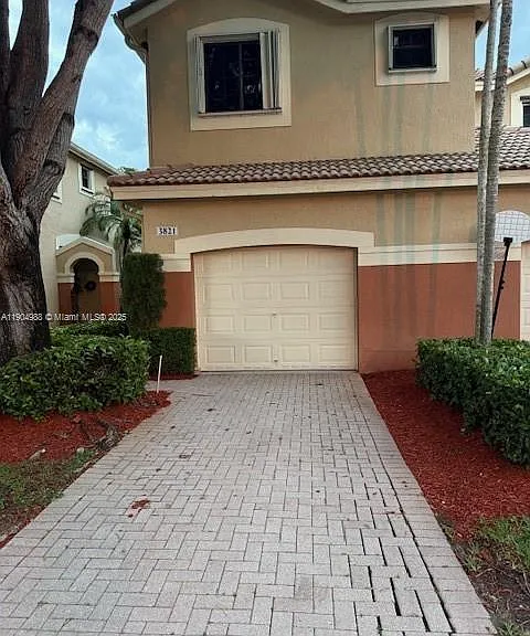 3821 Pond Apple Dr — Photo 1