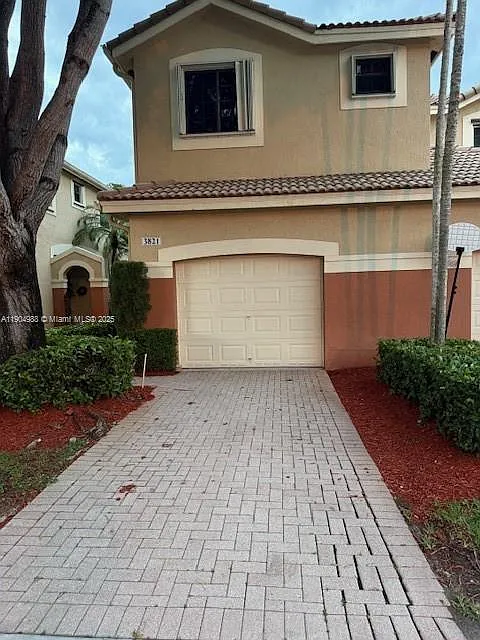 3821 Pond Apple Dr