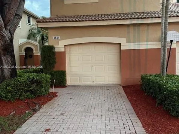 3821 Pond Apple Dr, Fort Lauderdale, FL 33332