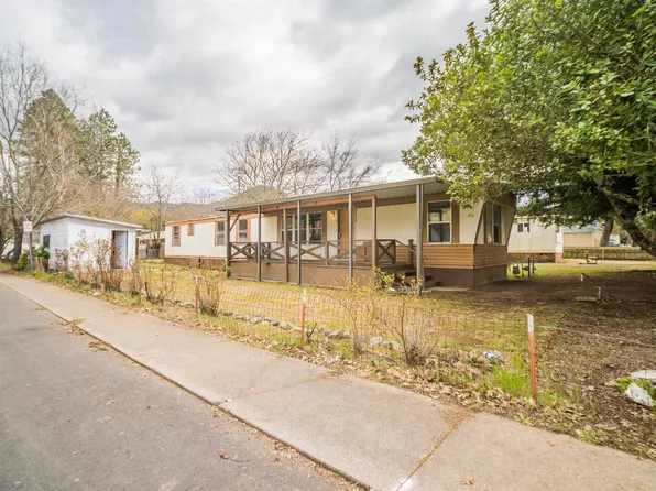 420 Oak St, Rogue River, OR 97537