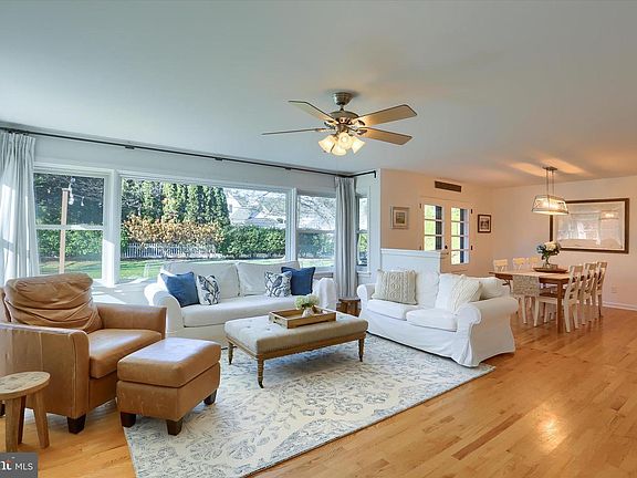 5th image of 155 Oak Ln