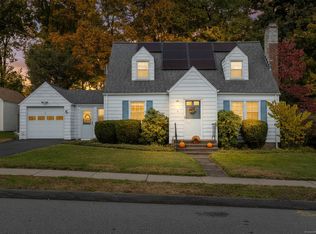 9 Deepwood Dr, Manchester, CT 06040