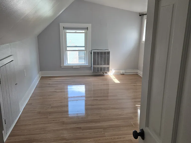 32 Brook St — Photo 15