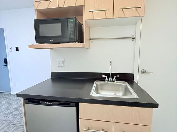 4th image of 2418 NW 58th St #3B